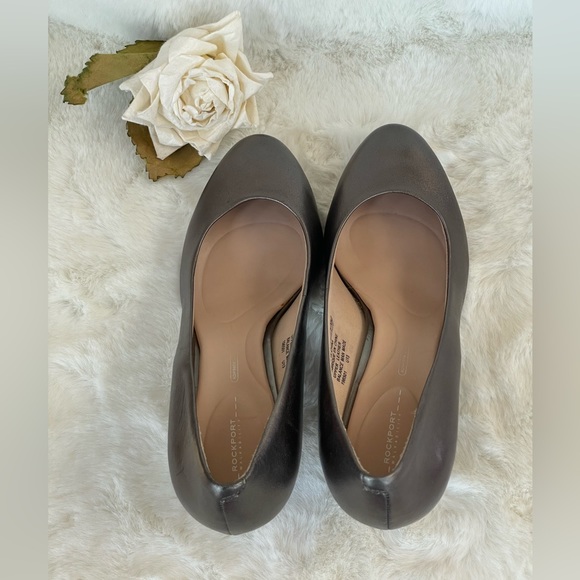 Like New ROCKPORT ADIPRENE By ADIDAS LEATHER HEELS SILVER HUE (PEWTER) SZ 6.5 - Picture 8 of 11